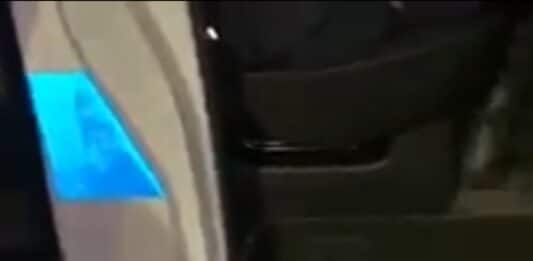 Anzio. L’assessore Ranucci per protesta sotto l’auto dei Vigili