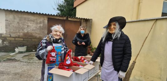 La Befana arriva alla Sacida. Calze, sorrisi e dolciumi per i bambini