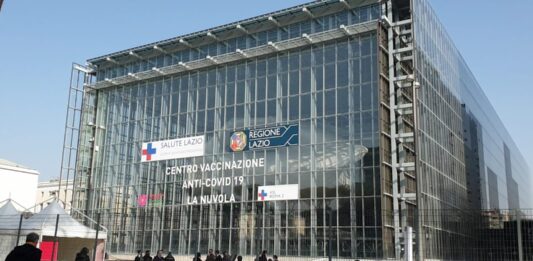 Roma. Inaugurato alla Nuvola il centro vaccinazione anti Covid. Zingaretti: “Bisogna battersi per il vaccino bene comune”