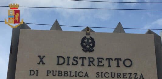 Il fidanzato ha un debito, 19enne costretta a prostituirsi senza preservativo dalla banda del “capo di Ostia”