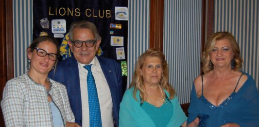 Passaggio della campana per il Club Lion Roma litorale sud