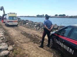 Ostia. Cade palo dalla benna di una ruspa in cantiere nautico: muore operaio 58enne