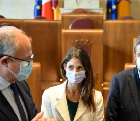 Roma, confronto Calenda-Gualtieri-Raggi: scintille su Ama e periferie
