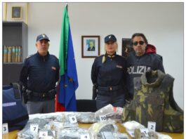 Nettuno. Nascondeva in un garage a Cretarossa un arsenale di pistole e fucili, una granata e droga