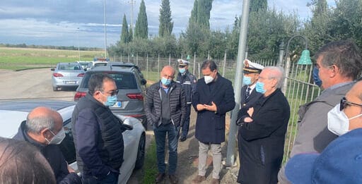 Aprilia. Area artigianale, inaugurato totem realizzato dal Consorzio sulla rotatoria di via dei Giardini