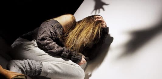 Violenza sulle donne, l’avvocato De Vellis: “Sul consenso dette tante cose sbagliate, ma è una legge di civiltà”