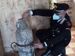 Perquisizione a Nettuno: i Carabinieri trovano 3 anfore e una colonna
