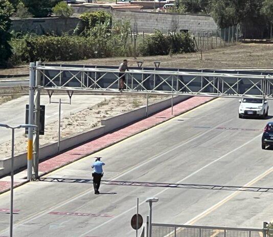 Anzio. Si arrampica di nuovo sul traliccio dell’Ospedale Riuniti