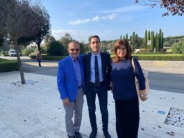 Il giudice statunitense Frank Caprio in visita al cimitero americano di Nettuno