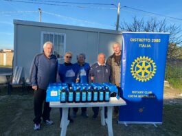 Il Rotary Club Costa Neroniana consegna 80 litri di olio alla comunità di Sant’Egidio