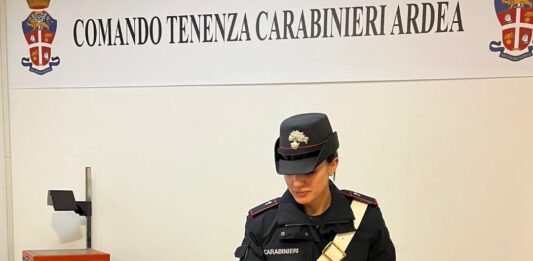 Ardea. I Carabinieri arrestano una coppia per detenzione sostanze stupefacenti. Denunciati anche i genitori