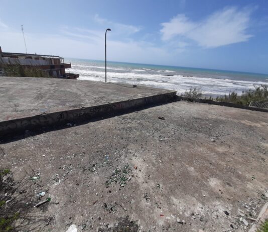 Anzio. Schegge di vetro nell’occhio di mio figlio a Lungomare Enea