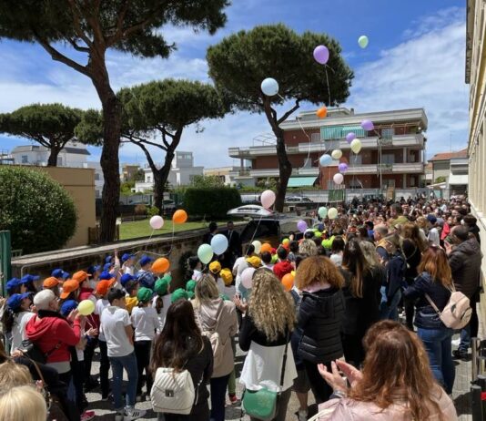 A Nettuno l’ultimo saluto alla preside Anna Maria Corso. “Sei stata un raggio di sole”