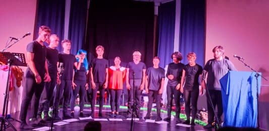 Nettuno. Successo dello spettacolo “Un burattino senza fili” con gli studenti del laboratorio teatrale del Trafelli