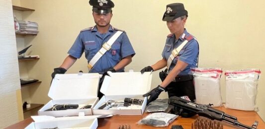 Un vero arsenale scoperto dai Carabinieri in un furgone a Castel Gandolfo