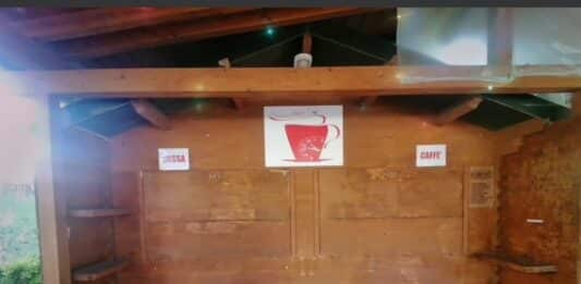 Oltre 200 le firme raccolte per far riaprire il chiosco all’interno di Villa Adele