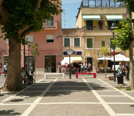 Panchine fuori uso e criticità, Nettuno in azione segnala