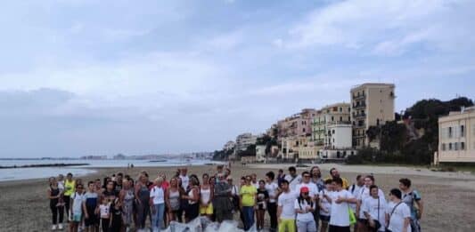 Nettuno, tanti volontari a raccolta per la giornata di pulizia del litorale