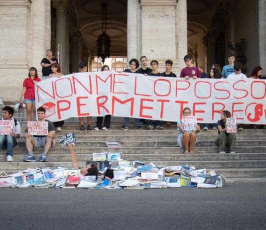 Scuola. Rete degli studenti contro caro libri: “Spese insostenibili per le famiglie”