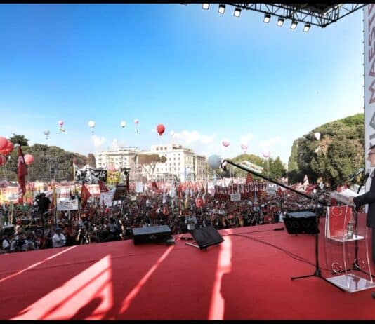 In 200mila a Roma con la CGIL. Landini: “Uscire dalla rassegnazione, basta subire scelte sbagliate”