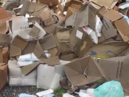 Anzio 3, montagne di scatoloni e mascherine abbandonate nel parcheggio del Collodi
