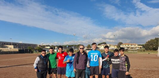 Torneo di calcio alla Loi. Passione e competizione sul campo