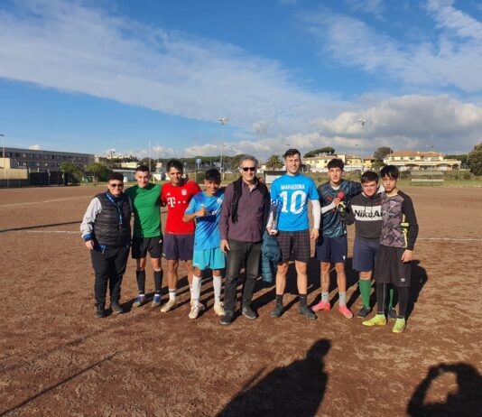Torneo di calcio alla Loi. Passione e competizione sul campo