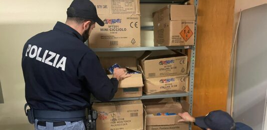 Fabbricavano e vendevano esplosivi illegali, denunciati tre cittadini cinesi