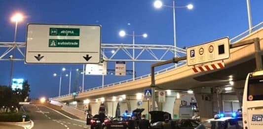 Controlli dei Carabinieri all’aeroporto Da Vinci, quattro denunce per tentato furto