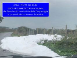 Anzio. Ondata di schiuma a via delle Cinquemiglia: grave inquinamento ambientale