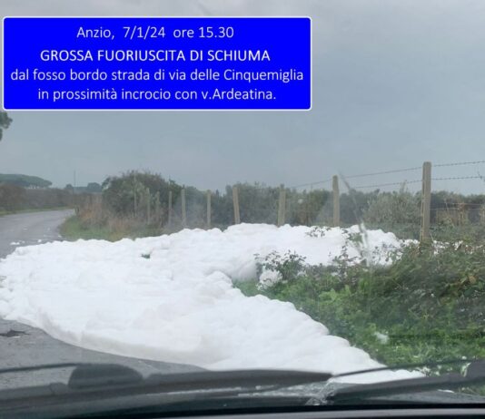 Anzio. Ondata di schiuma a via delle Cinquemiglia: grave inquinamento ambientale