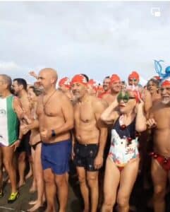 Ostia, in tanti al tradizionale tuffo di capodanno 3