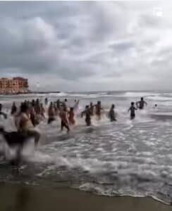 Anzio. In 186 per il tuffo di capodanno sulla riviera di ponente 2