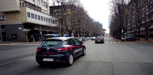 “Dammi il cellulare o ti sparo”, Carabinieri arrestano un 19enne per rapina