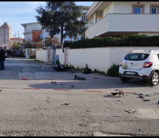 Nettuno. Per sfuggire all’inseguimento della Polizia si schianta contro un’auto e muore