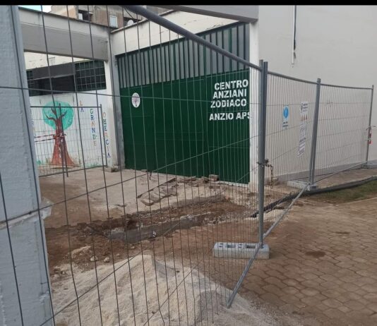 Anzio. Al Centro anziani dello Zodiaco una buca lasciata aperta impedisce lo svolgimento delle attività