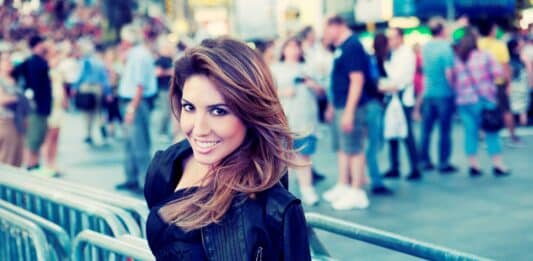 Arianna canta “Be Human” a San Pietro per un mondo di pace