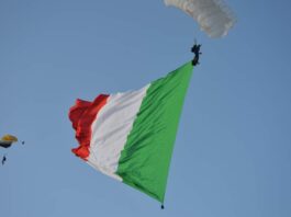 Nel cielo di Nettuno i Campionati Italiani Assoluti di Paracadutismo