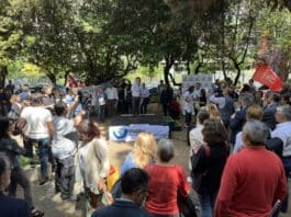 In tanti sotto la Rai a difesa della libertà di espressione