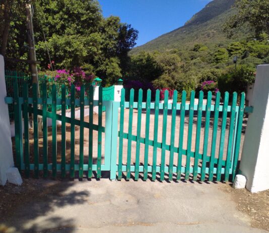 Al Circeo accesso al mare vietato: i privati chiudono il cancello su via delle Batterie