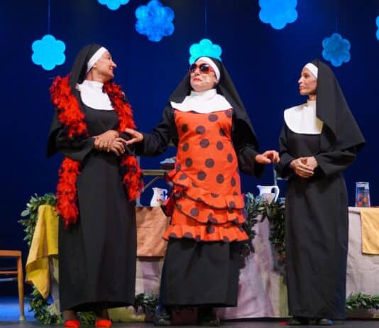 “Il Convento di Suor Giuliva” incanta ancora, serata memorabile al Teatro Spazio Vitale