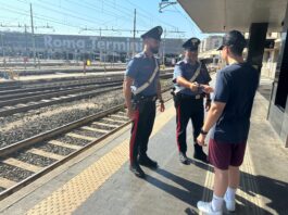 Tentano di rapinare un turista tedesco in gita a Roma, arrestati due uomini