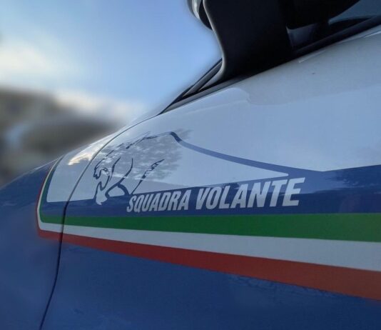 Roma, in preda alla gelosia distrugge casa e minaccia la moglie. Arrestato