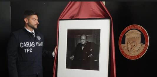 Ritrovata e restituita foto di Winston Churchill rubata in Canada