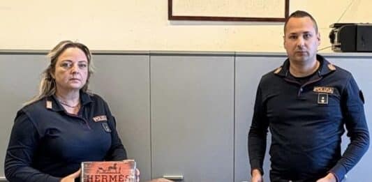 Viaggiava in autostrada con 38 kg di cocaina, arrestato