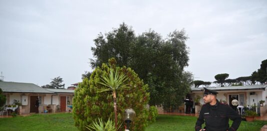 Ostia, sequestrato immobile con 26 alloggi abusivi. Sei arresti e undici denunce