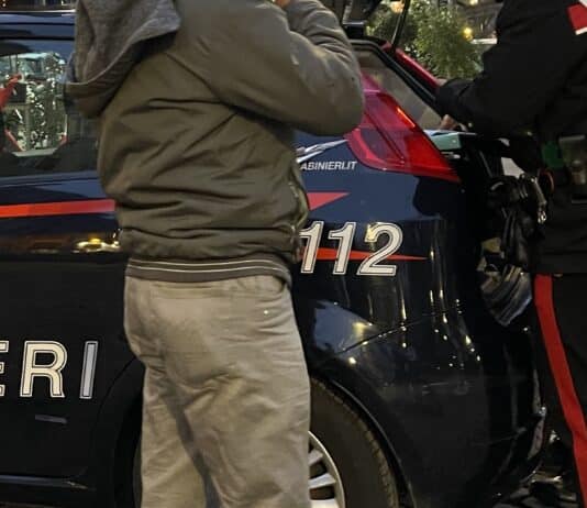 Roma, denunciate 4 persone per aver rapinato due rider in poche ore