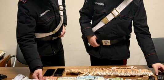 Ostia, uomo ai domiciliari fa arrestare il figlio. Sequestrate pistola e droga