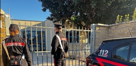 Casal Palocco, denunciato 44enne per aver rubato cibo nella mensa di una scuola