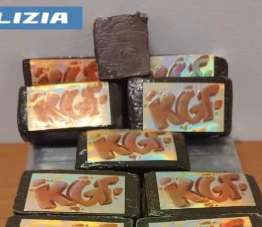Roma, girava in macchina con il figlio e un carico speciale di droga. Arrestata